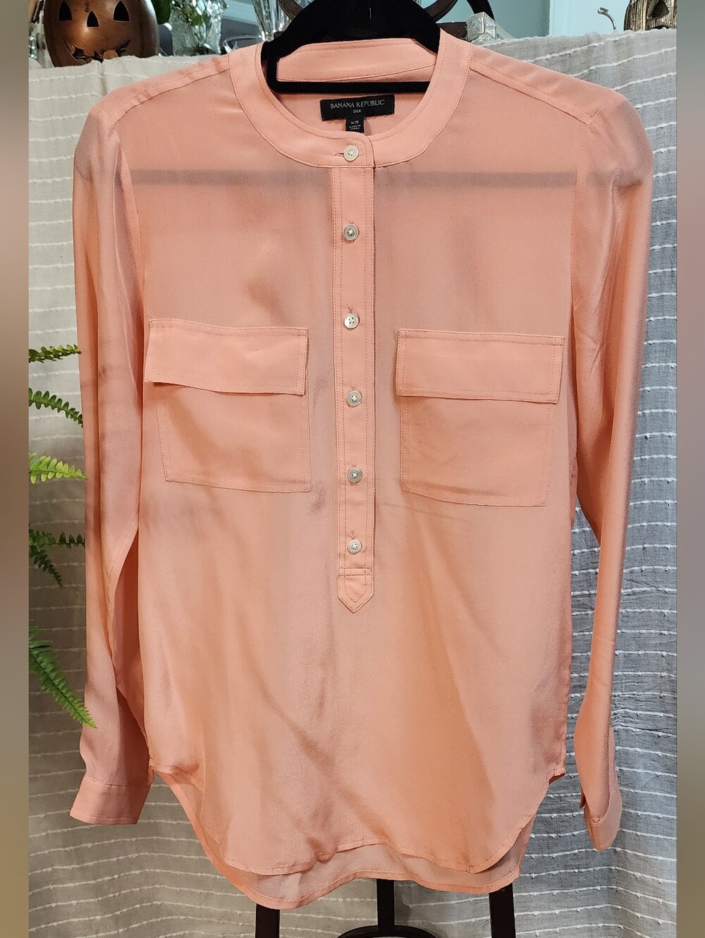 Banana Republic 100% Silk Blouse Womens XS Peach Pink Utility Henley Shirt Top